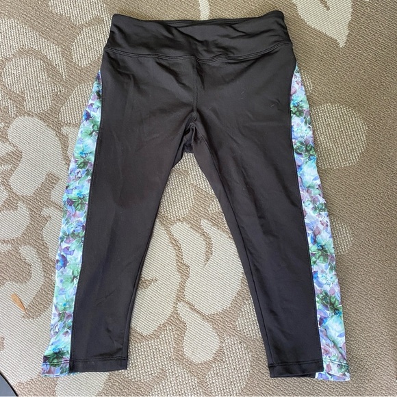 LuLaRoe Cropped Leggings Black & Blue Green Floral Size SMALL - Picture 1 of 4